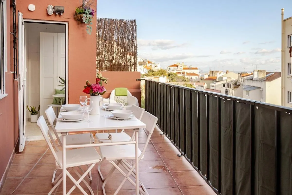 27 A Graca Cozy Apartment With Balcony And Free Parking Lissabon